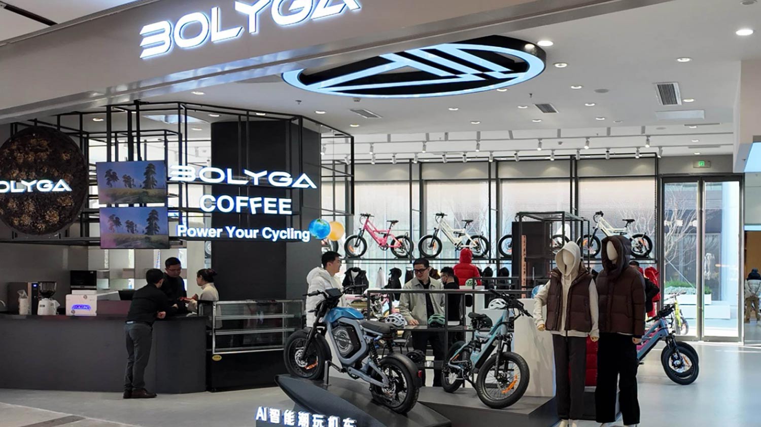 以“AI智能潮玩机车+骑行关联用品”的骑行零售生态闭环